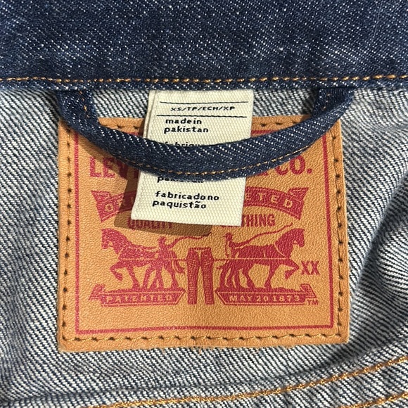 Levi’s Jean Jacket - Picture 4 of 4